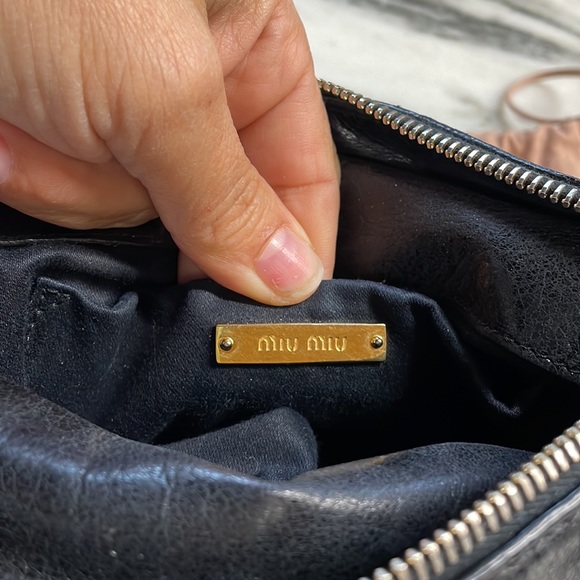 Miu Miu Bow Vitello Bag in Black w/ gold hardware - Picture 14 of 15